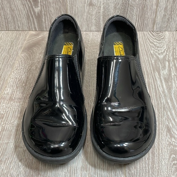 Clarks Grasp Chime Clogs Black Patent Slip Resistant Work Shoes 8M - Picture 2 of 15